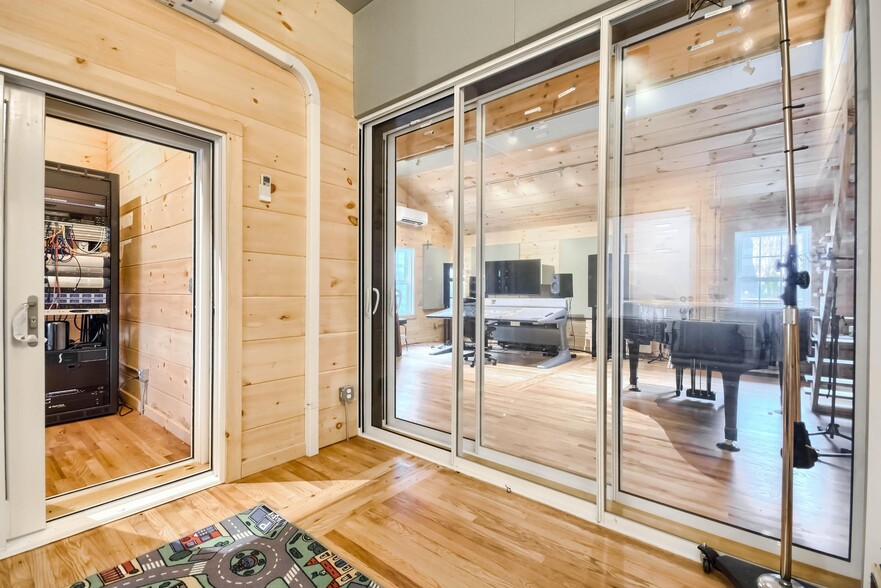 More Photos Of 1440 Woodmont Ln, Atlanta Loft Creative Space For Sale