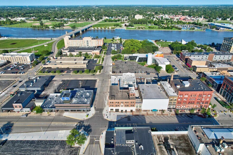 More Photos Of 711 Washington Ave, Bay City Medical For Sale