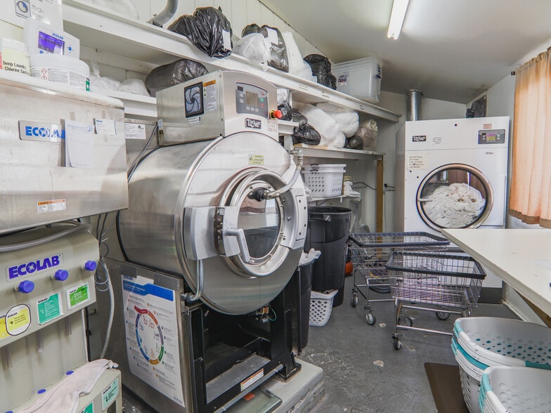 More Photos Of 190 SW Highway 101, Waldport Hotel For Sale