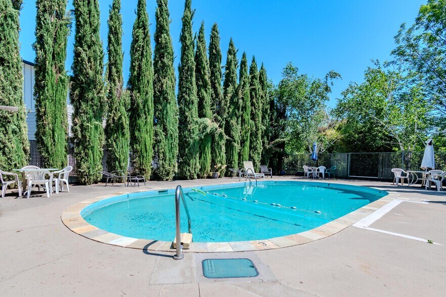More Photos Of 349 W Pine St, Central Point Apartments For Sale
