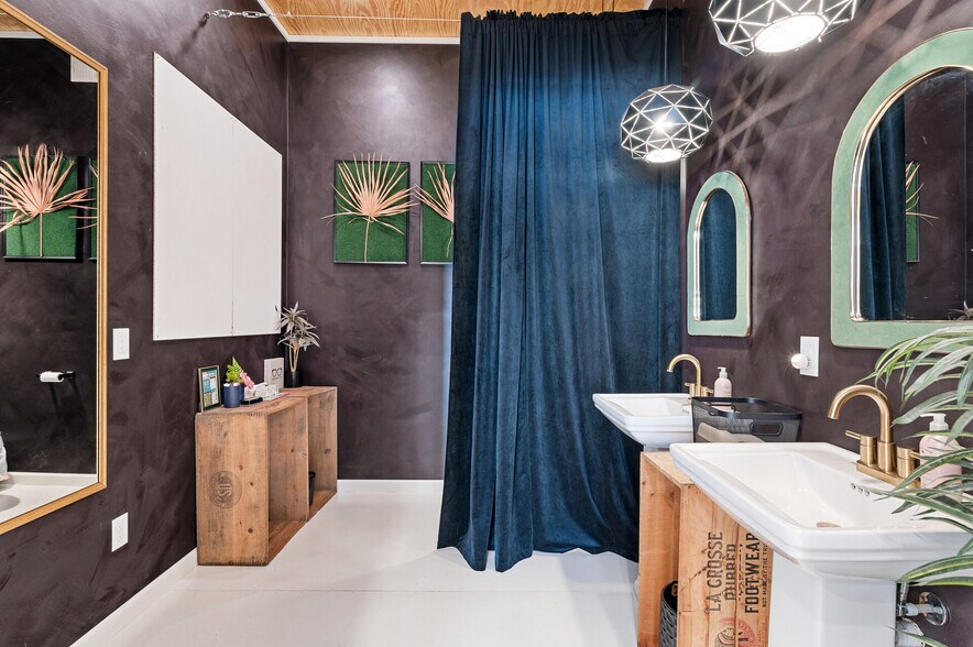 More Photos Of 102 State St N, Waseca Office For Sale