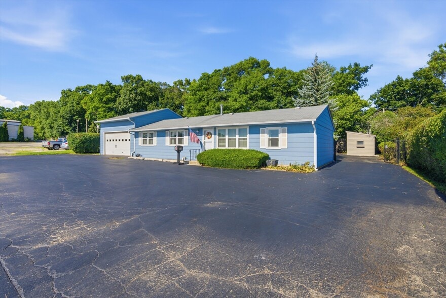 More Photos Of 34112 N Barron Blvd, Grayslake Flex For Sale