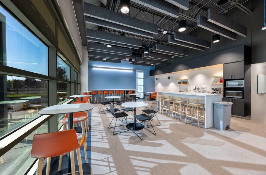 More Photos Of 1351 S 8th St, Springfield Medical For Sale