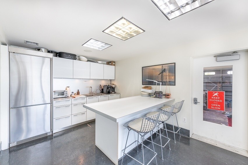 More Photos Of 10865 Washington Blvd, Culver City Loft Creative Space For Lease