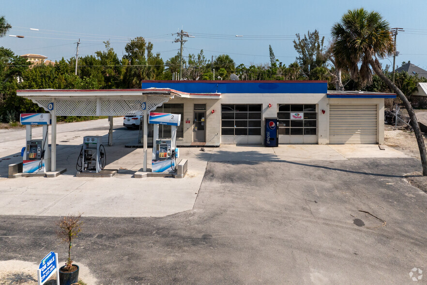 Primary Photo Of 1067 Bailey Rd, Sanibel Service Station For Sale