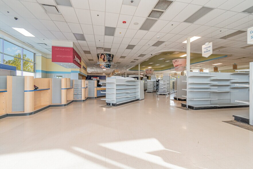 More Photos Of 1470 Tittabawassee Rd, Saginaw Drugstore For Sale