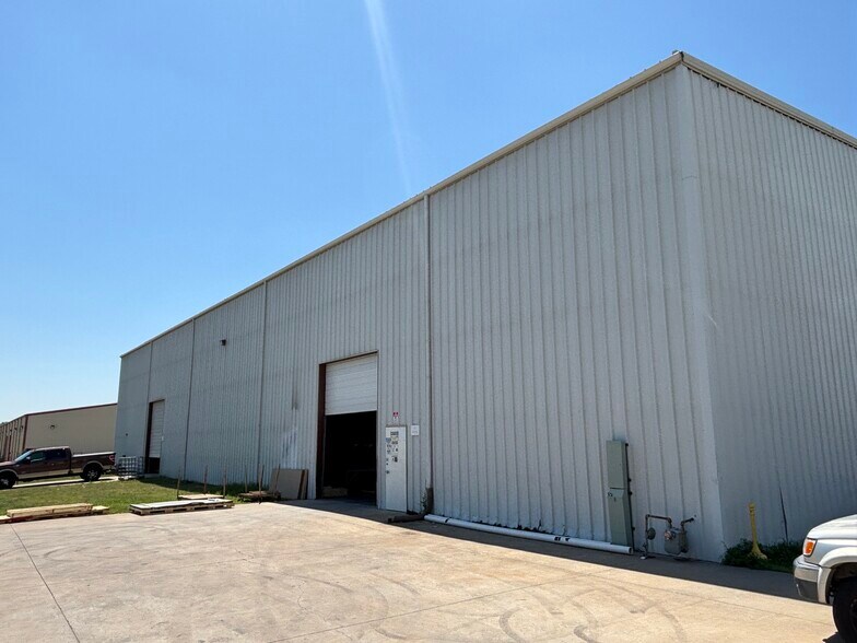 More Photos Of 2690 Old Alton Rd, Denton Warehouse For Lease