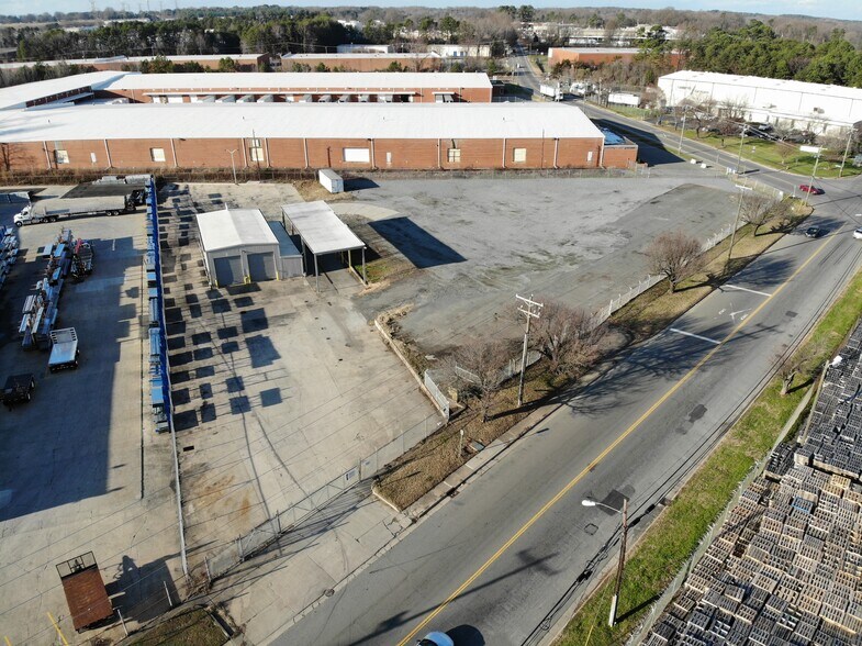 Primary Photo Of 855 N Hoskins Rd, Charlotte Warehouse For Lease