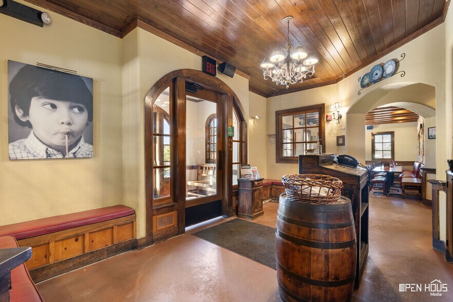 More Photos Of 4330 Kell Blvd, Wichita Falls Restaurant For Sale