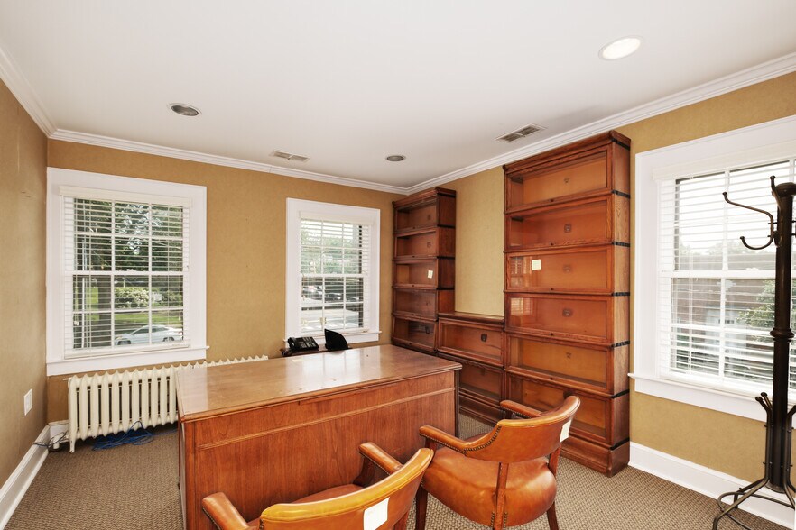More Photos Of 301 Park Ave, Falls Church Office For Lease