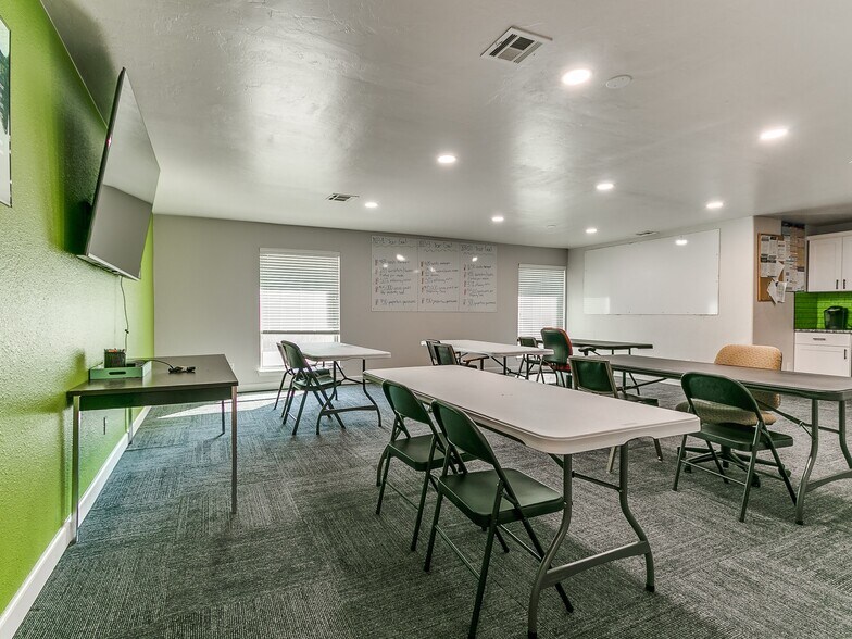 More Photos Of 2520 NW 39th St, Oklahoma City Office For Sale