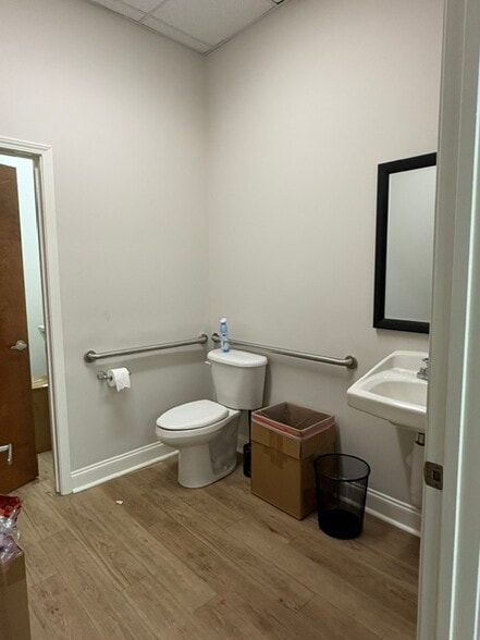 More Photos Of 2803 Greystone Commercial Blvd, Birmingham Office For Sale