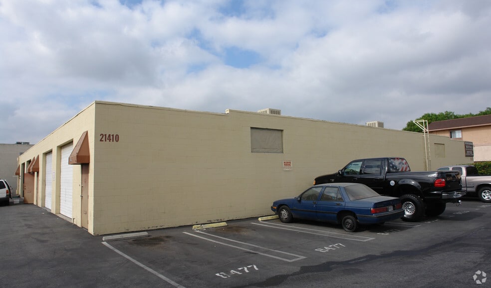 More Photos Of 21410-21420 Chase St, Canoga Park Light Manufacturing For Lease