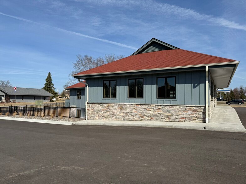 More Photos Of 1570 Century Pt, Eagan Storefront Retail Office For Lease