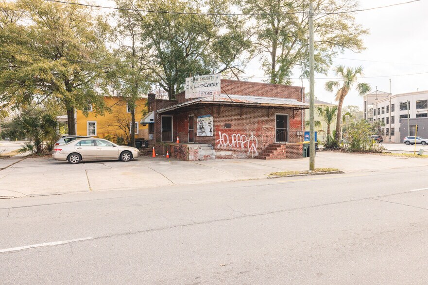 More Photos Of 15 W 43rd St, Savannah Restaurant For Lease