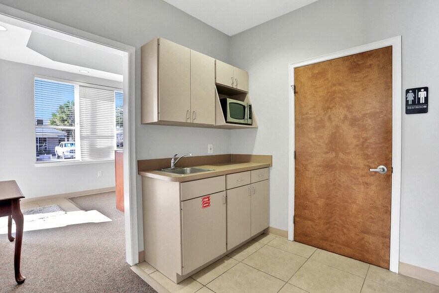 More Photos Of 6277 Dupont Station Ct, Jacksonville Medical For Sale
