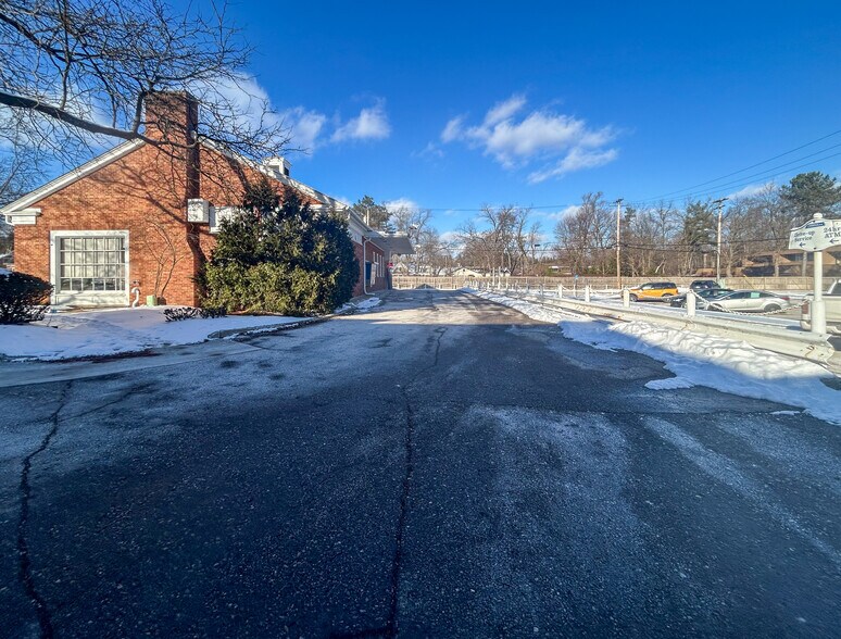 More Photos Of 32682 Franklin Rd, Franklin General Retail For Sale