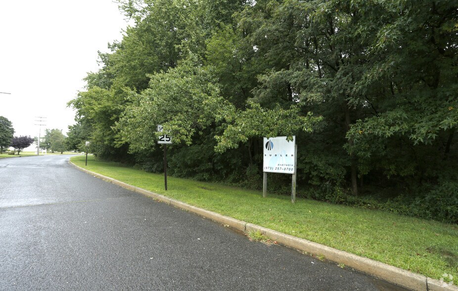 More Photos Of 91 Park Rd, Tinton Falls Warehouse For Lease