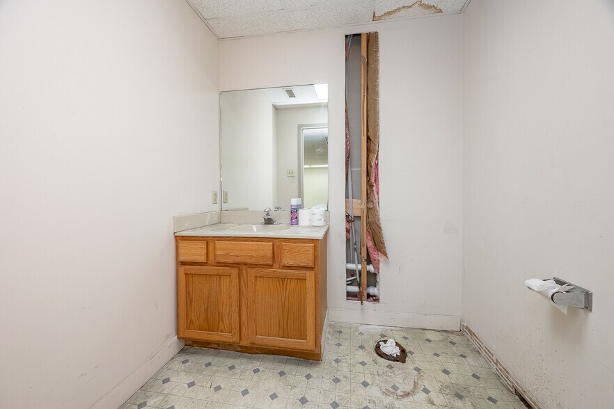 More Photos Of 640 Snyder Ave, West Chester Warehouse For Sale