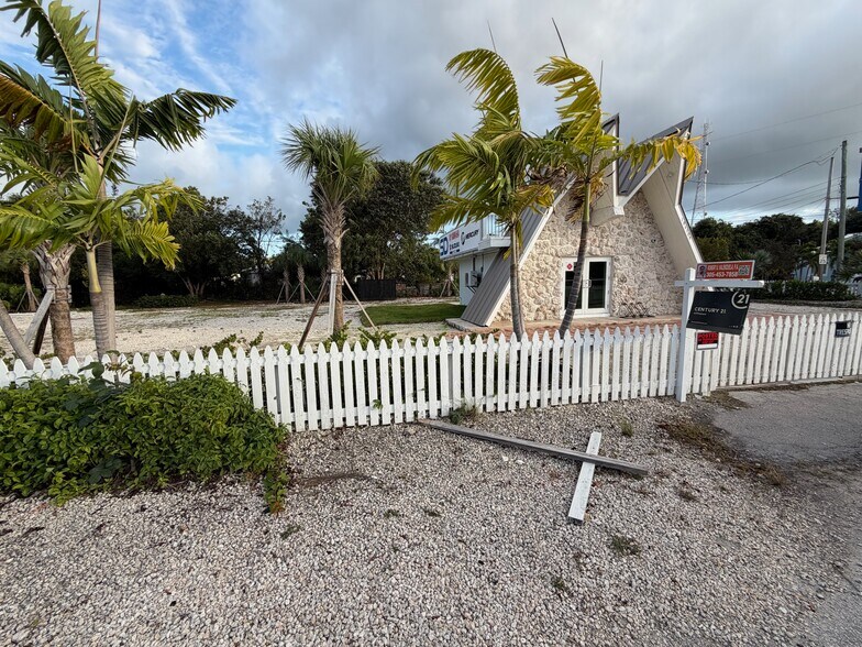 More Photos Of 106309 Overseas Hwy, Key Largo Auto Dealership For Lease