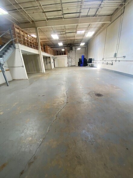 More Photos Of 7651-7657 W 100th Pl, Bridgeview Warehouse For Sale