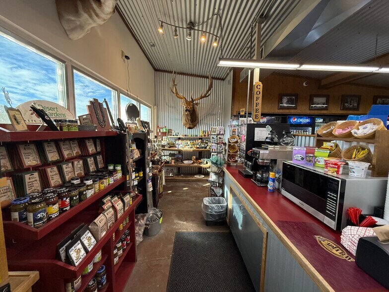 More Photos Of 781 Broadway ave, Des Moines General Retail For Sale