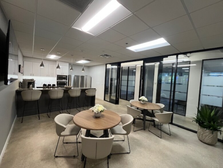 More Photos Of 122 W John Carpenter Fwy, Irving Coworking Space