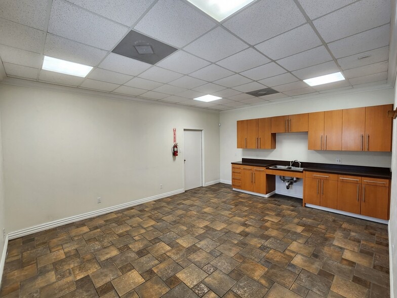 More Photos Of 25245 FM 2978 Rd, Tomball Warehouse For Lease