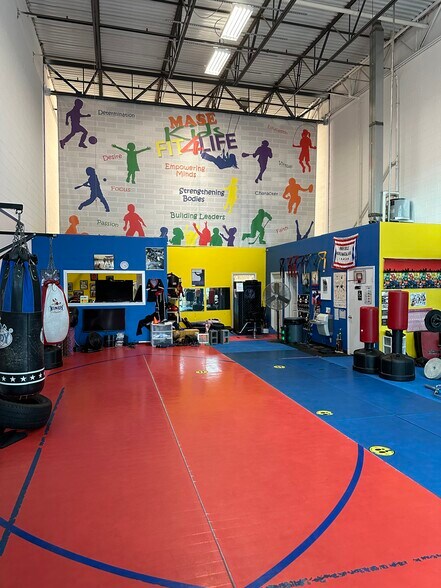 More Photos Of 21580 Atlantic Blvd, Sterling Warehouse For Lease