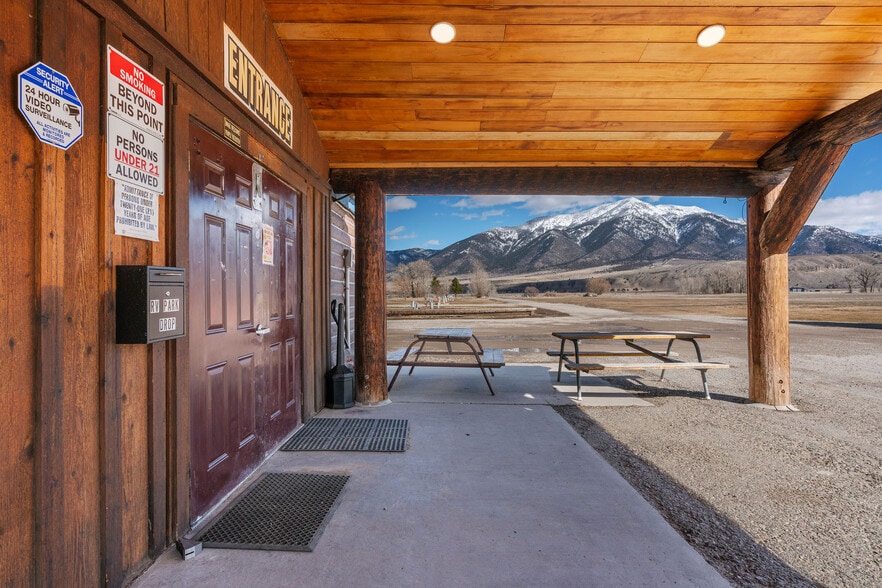 More Photos Of 3449 Swan Valley hwy, Irwin Bar For Sale