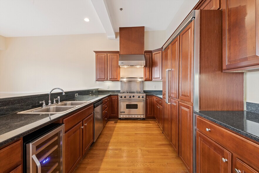 More Photos Of 2411 E Franklin St, Richmond Apartments For Lease