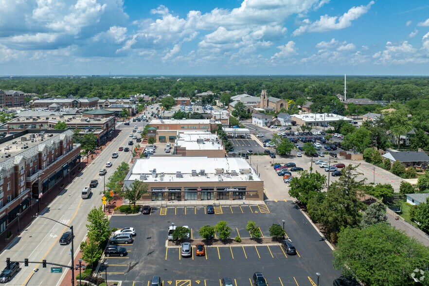More Photos Of 636 Deerfield Rd, Deerfield General Retail For Lease