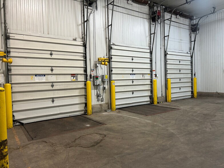 More Photos Of 2805 W Service Rd, Eagan Warehouse For Sale