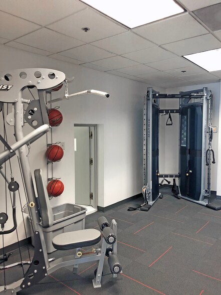 More Photos Of 250 E Wisconsin Ave, Milwaukee Office For Lease