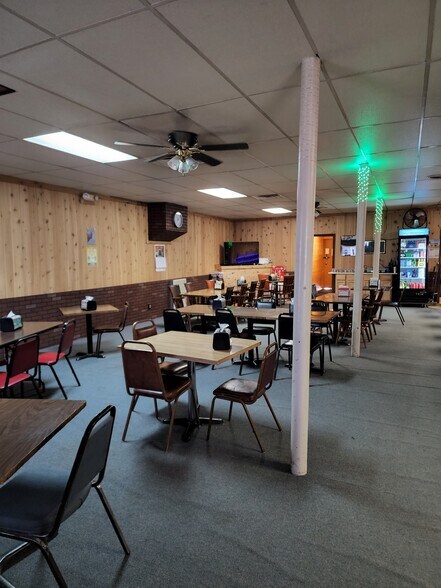 More Photos Of 121 S Perkins Ave, Madrid Restaurant For Sale