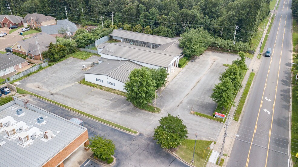 More Photos Of 1850 Berryhill Rd, Cordova Veterinarian Kennel For Sale