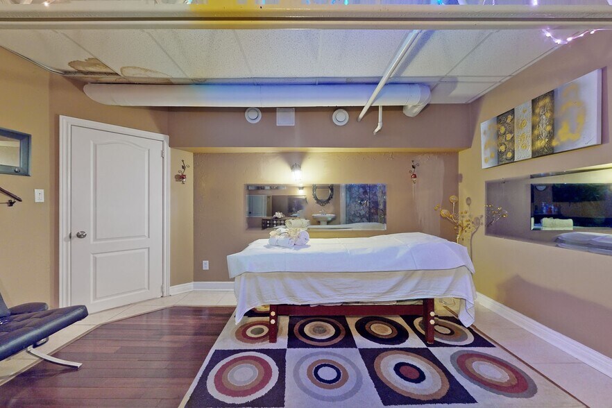 More Photos Of 4801 Keele St, Toronto Warehouse For Sale