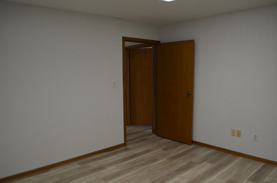 More Photos Of 623 Park Meadow Rd, Westerville Office For Lease