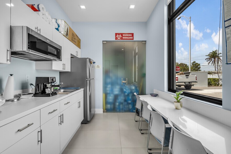 More Photos Of 875 E 41st St, Hialeah Medical For Sale
