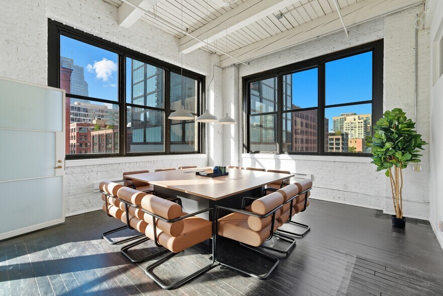 More Photos Of 224-230 W Huron St, Chicago Loft Creative Space For Lease