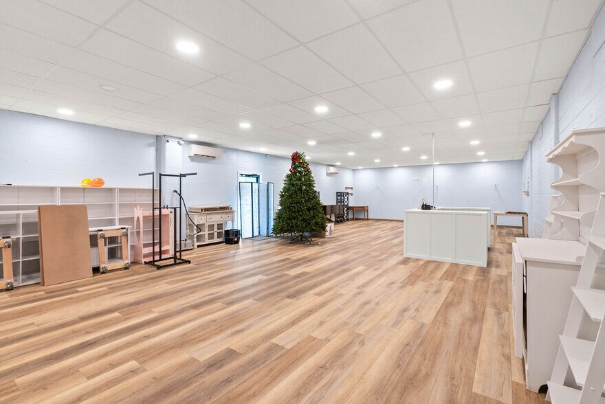 More Photos Of 1700 Highway 35 N, Rockport Storefront Retail Office For Sale