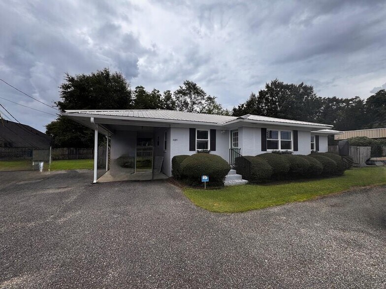Primary Photo Of 3095 Hartford Hwy, Dothan Office For Sale