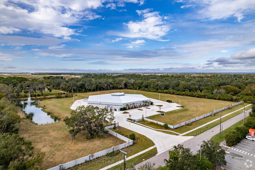 More Photos Of 2678 Richmond Ave, Sanford Distribution For Lease