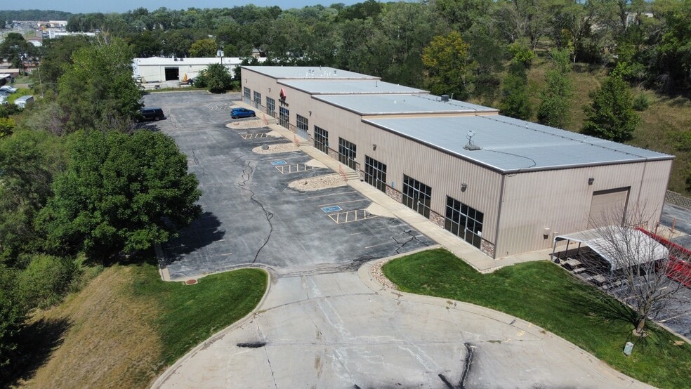 More Photos Of 2201 Thurston Cir, Bellevue Research And Development For Lease