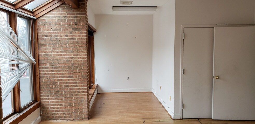 More Photos Of 19618-19620 Club House Rd, Gaithersburg Office For Lease