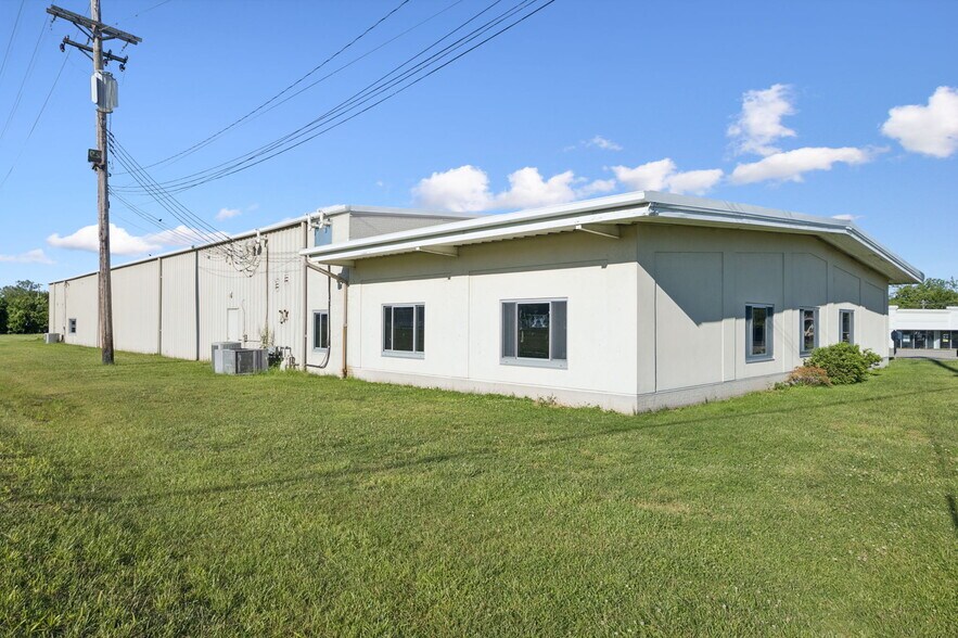 More Photos Of 675 W Plane St, Bethel Freestanding For Sale