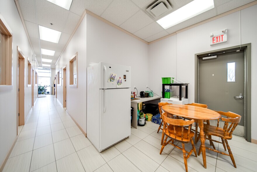 More Photos Of 16620 71 St NW, Edmonton Storefront For Sale