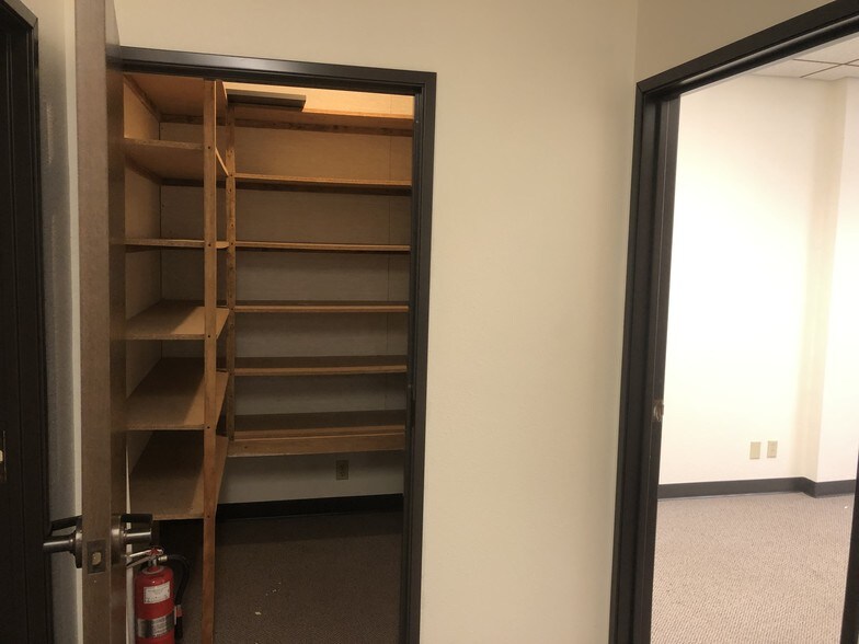 More Photos Of 1140-1144 Willagillespie Rd, Eugene Office For Sale