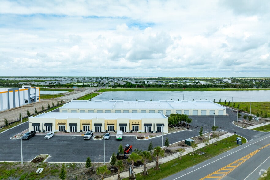 More Photos Of 11950 SW Tom Mackie Blvd, Port Saint Lucie Light Manufacturing For Lease