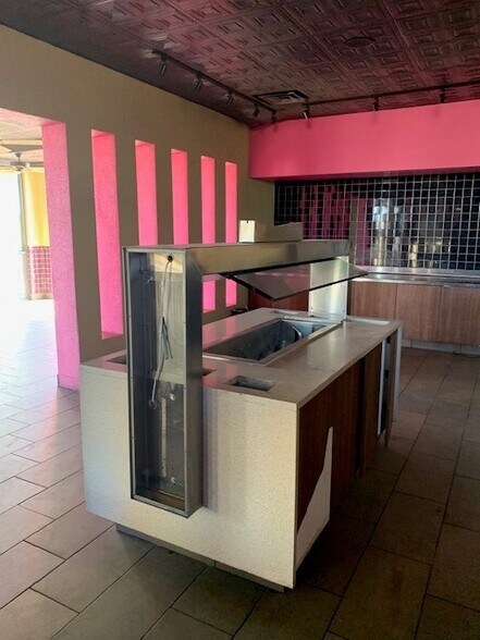 More Photos Of 9220 Gulf Fwy, Houston Freestanding For Lease